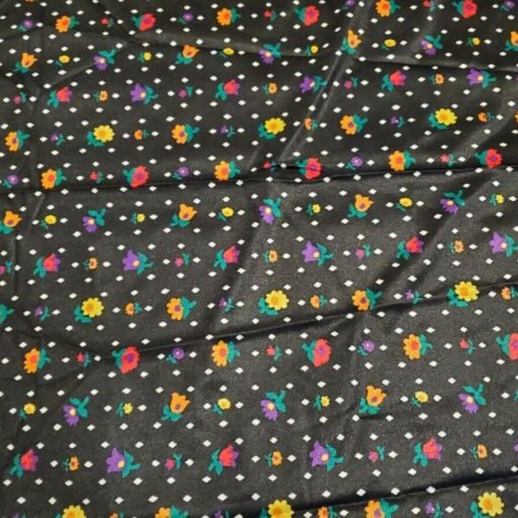 Floral Vintage Fabric Black Flower Motif 72"x42" Textiles Craft Sewing Patterns - Picture 7 of 7